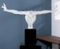 Preview: Skulptur Cliffhanger aus Kunstharz Weiß 75cm x 45cm x 21cm auf Marmor