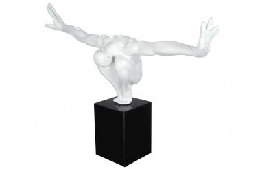 Skulptur Cliffhanger aus Kunstharz Weiß 75cm x 45cm x 21cm auf Marmor