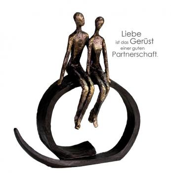 Skulptur Close aus Poly bronzefinish auf schwarzem Ring sitzend Höhe 35cm