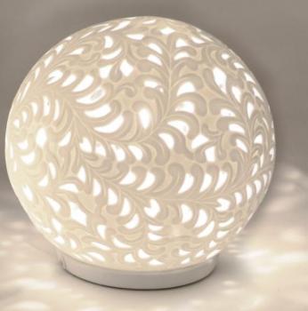 Lampe Harmonie Romantik aus Porzellan mit Durchbruch 18cm