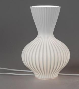 Lampe rund + bauchig 20 x 30cm aus mattem, weißem Porzellan mit Relief