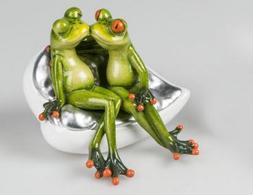 Frosch Paar auf Sofa hellgrün 13cm aus Kunststein mit witzigen Details
