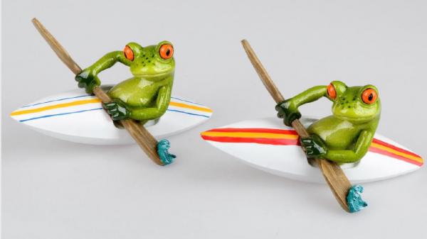 Frosch im Boot hellgrün 18cm aus Kunststein mit witzigen Details Stückpreis