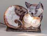 Muschel Lampe Katze liegend auf Sockel 26cm aus Metall mit Muscheln