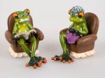 Frosch Oma + Opa im Sessel 13x10cm aus Kunststein gefertigt Stückpreis