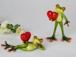Frosch mit Herz hellgrün liegend oder stehend 16cm aus Kunststein Stückpreis